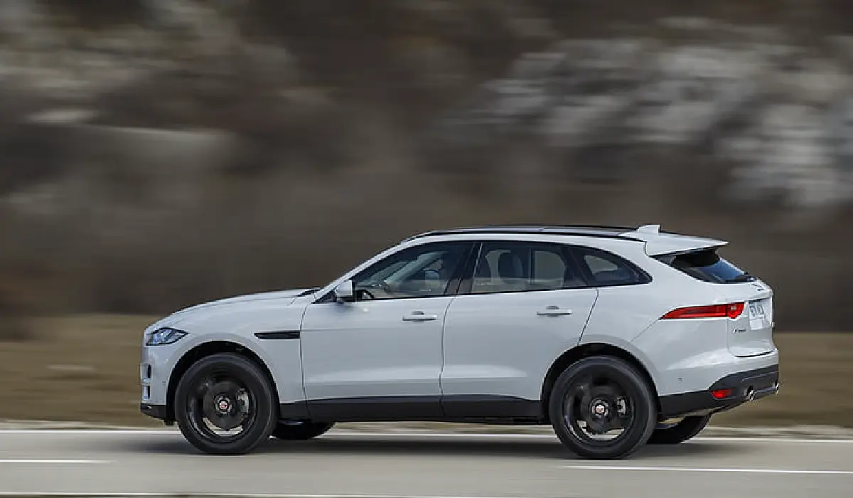 Jaguar - F-Pace SVR P550 - Luxury SUV Car Rentals - Preowned SUV Car - Exclusive Concierge Club.webp